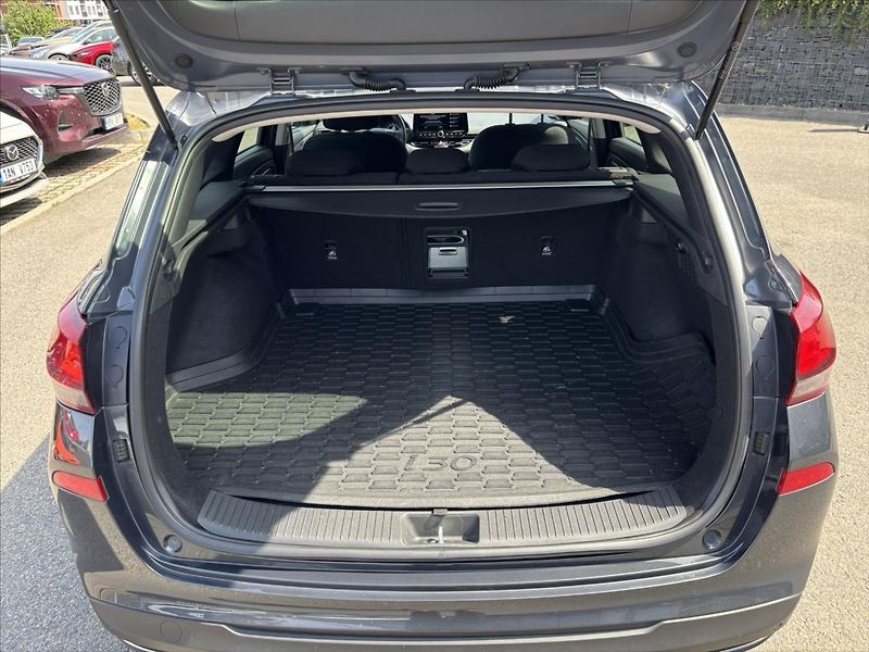 Hyundai i30 1,5 TGDi 118kW Smart ZÁRUKA - fotka 14 z 45
