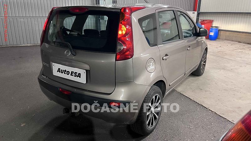 Nissan Note (2006) 1.4 i, 2.maj,ČR, AC, tažné - fotka 2 z 3