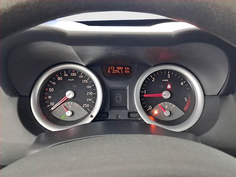 Renault Mégane (2005) 1.5 dCi , nová STK, Klima - fotka 11 z 13