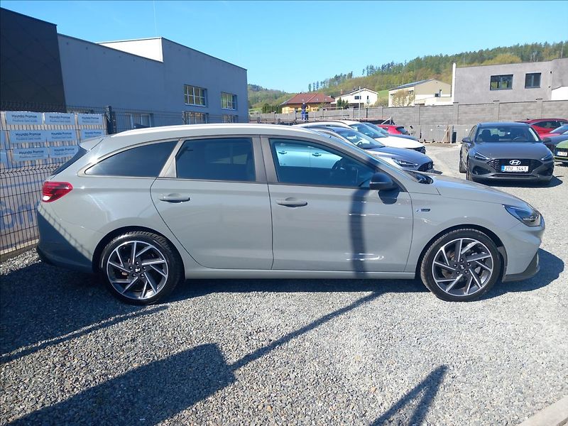 Hyundai i30 1,5 T-GDi N-LINE DCT - fotka 5 z 22