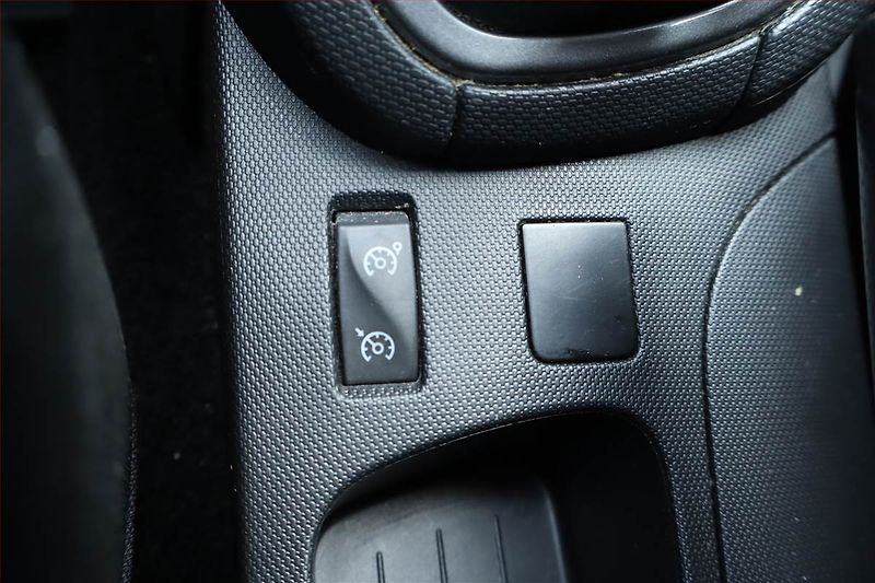 Renault Clio (2015) 1.2 16V, Navi, Tempomat - fotka 20 z 21