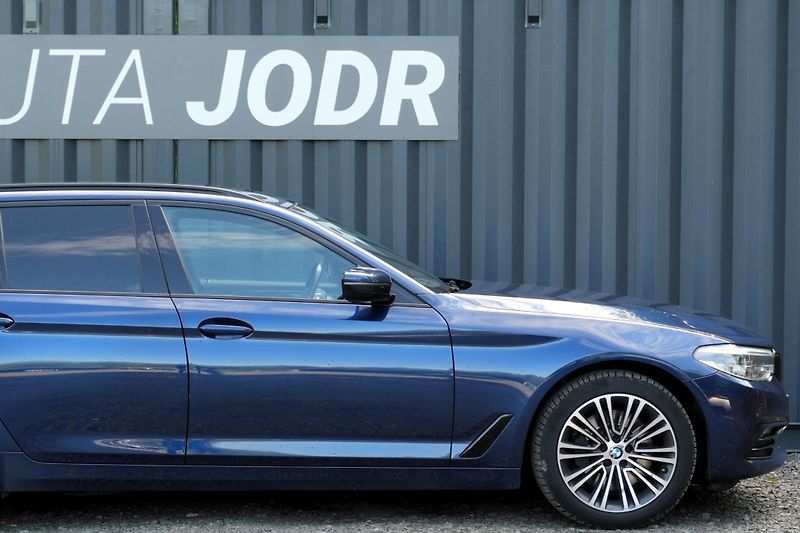 BMW Řada 5 530d xDrive, Kamera, ČR, Hi-Fi - fotka 11 z 40
