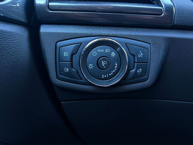 Ford Mondeo (2021) 2.0 TDCi-TAŽNÉ-VYHŘEV.S - fotka 32 z 48