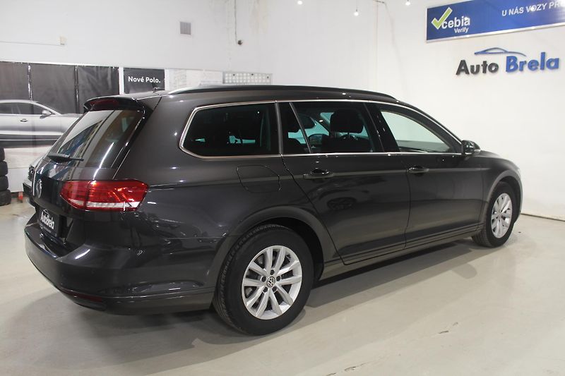 Volkswagen Passat (2019) 2.0TDI DSG Display LED Navi - fotka 14 z 35