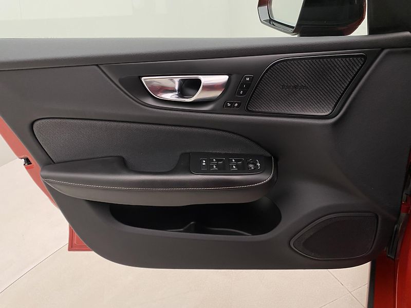 Volvo S60 B5 AWD R-DESIGN AUT  - fotka 7 z 48