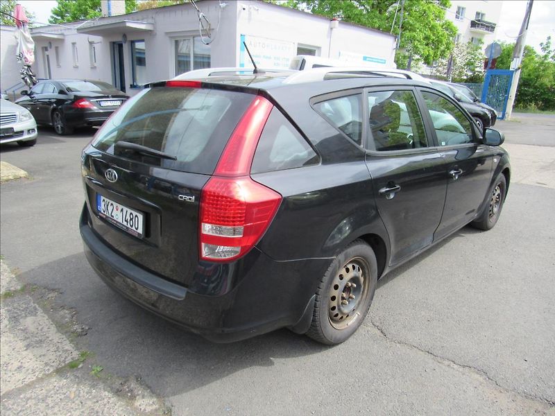 Kia Ceed 1,6 CRDi 66kW Combi - fotka 6 z 25