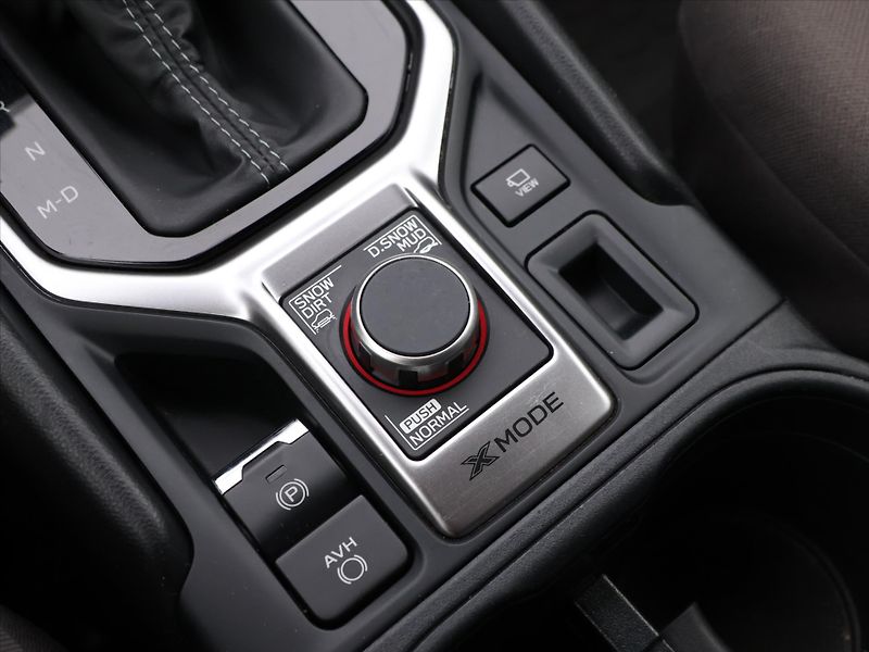 Subaru Forester 2,0 e-Boxer 110kW Comfort CZ - fotka 30 z 38