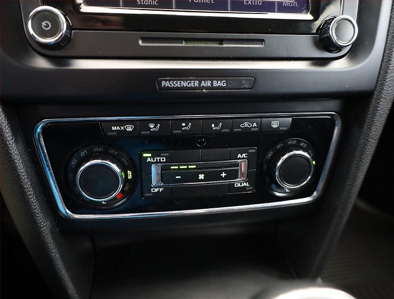 Škoda Superb (2013) 1.6 TDI, Tempomat - fotka 9 z 18