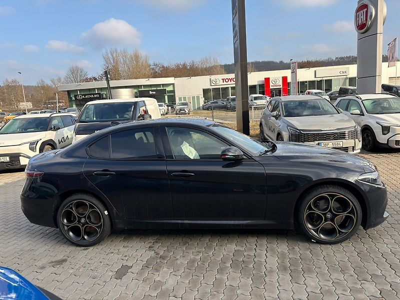 Alfa Romeo Giulia (2025) Intensa 2.0 Turbo 280k AT8 Q4 - fotka 8 z 8