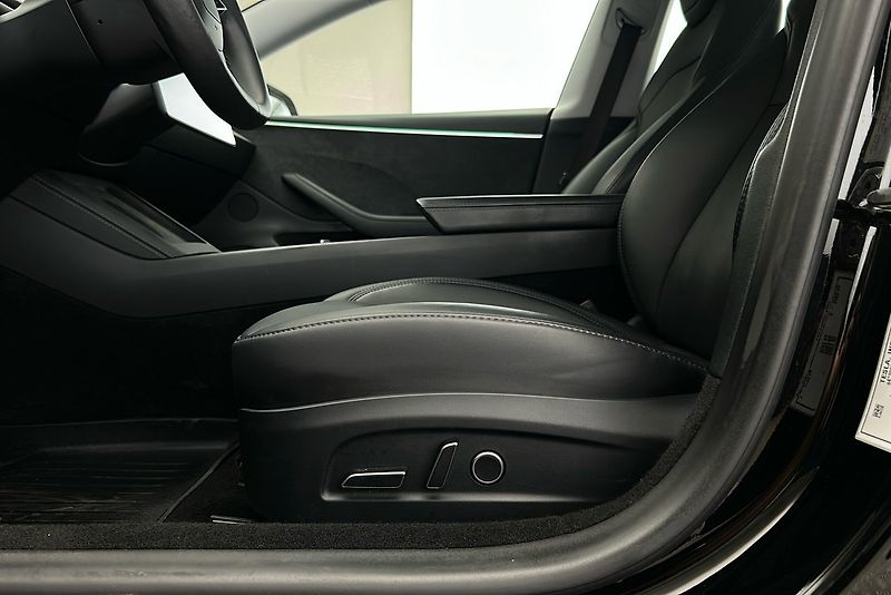 Tesla Model 3 Long Range AWD Tažné - fotka 18 z 26