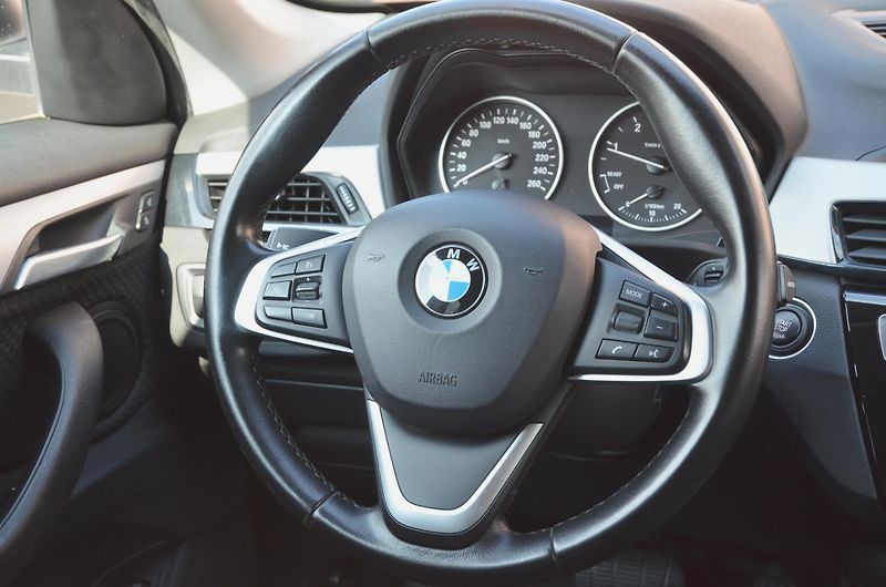 BMW X1 (2018) xDrive 20d 140kW AT /LED /NAVI - fotka 16 z 32