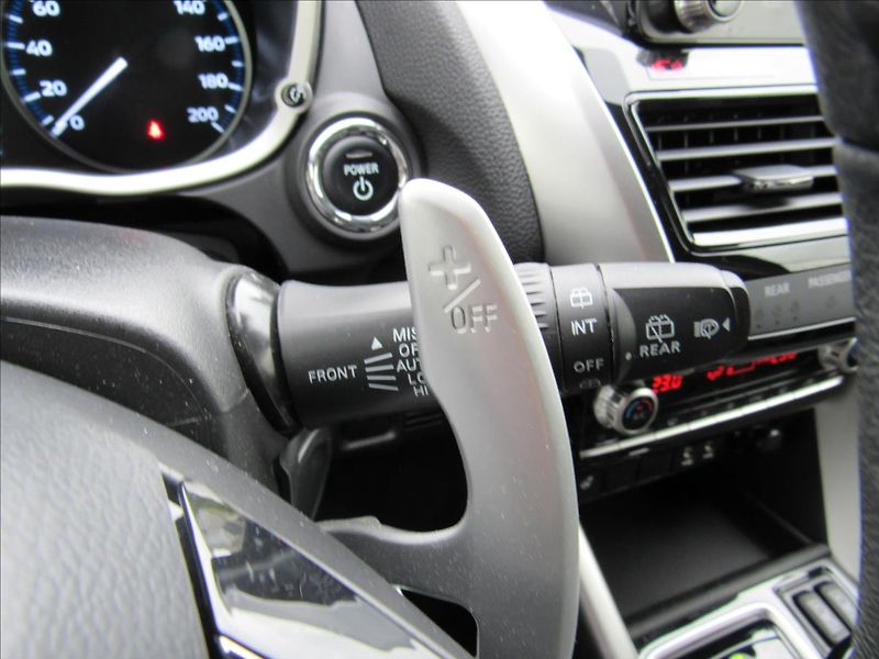 Mitsubishi Eclipse Cross 2,4 i PHEV Plug-in Instyle+ - fotka 22 z 34