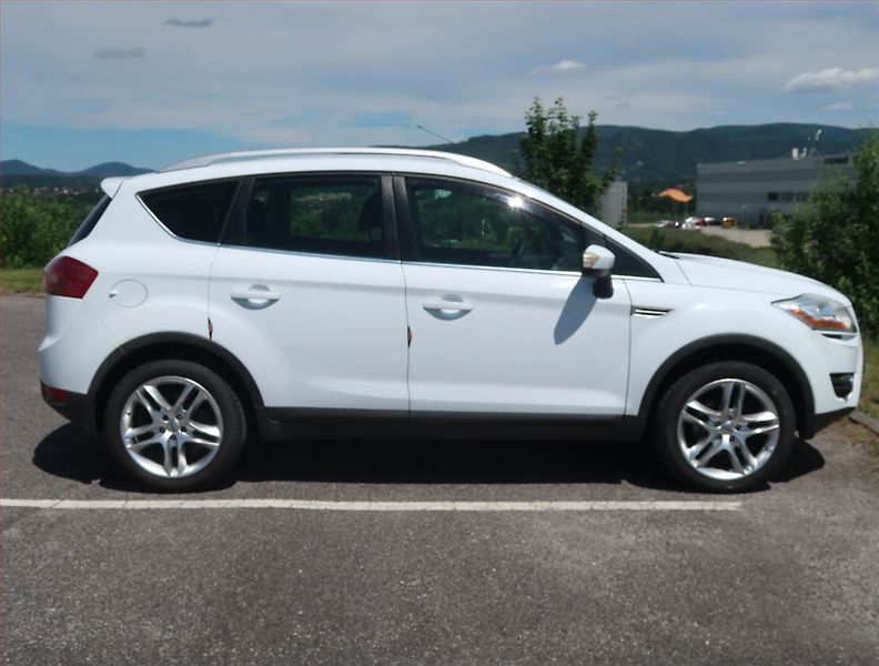 Ford Kuga (2009) 2.0 TDCi, 4X4 - fotka 6 z 16