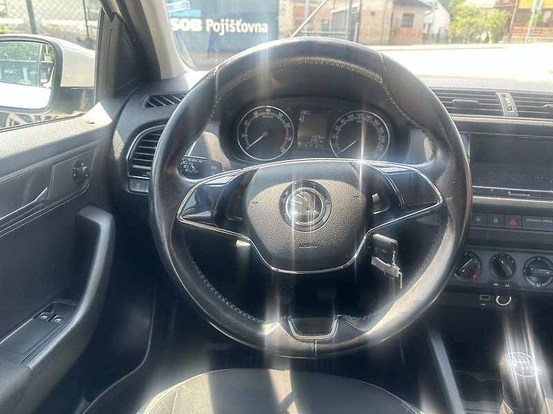 Škoda Fabia 1.0 TSI 70kW Ambition Combi - fotka 13 z 23