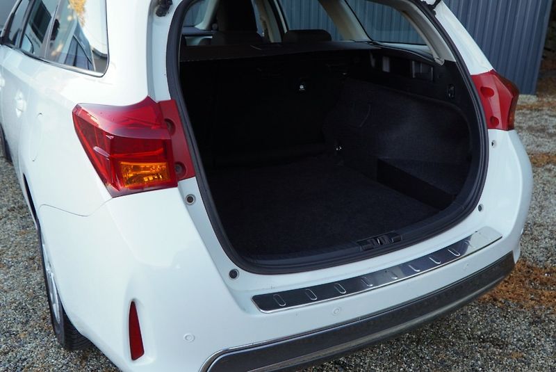 Toyota Auris 1.8 HYBRID ACTIVE+ - fotka 21 z 24