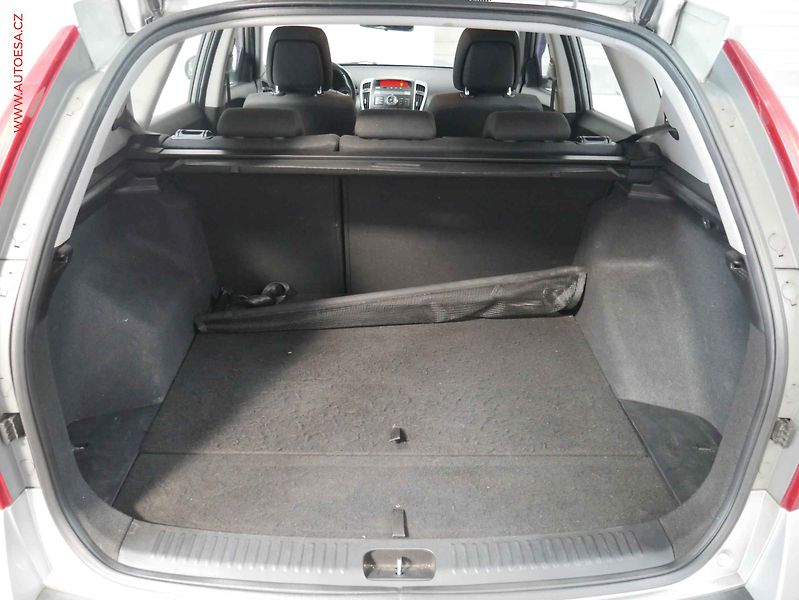 Kia Ceed (2013) 1.4i, ČR, AC, tempo - fotka 7 z 14