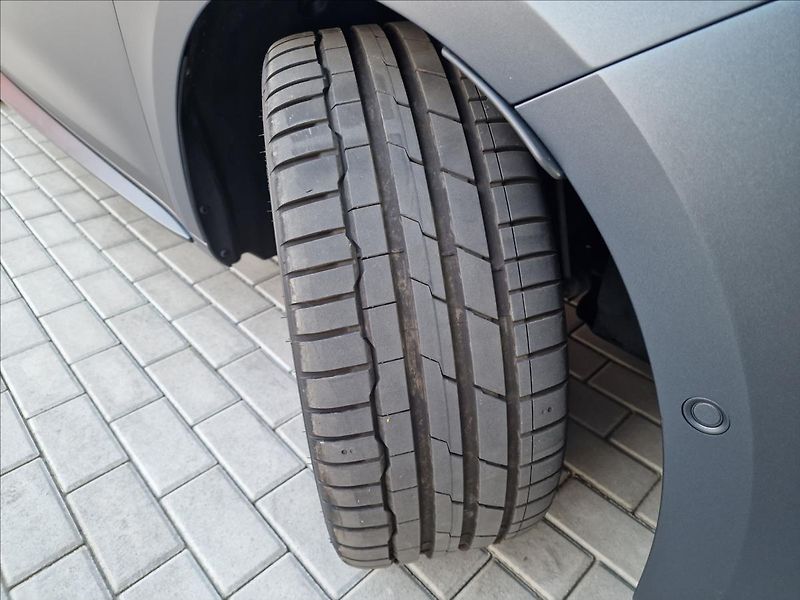 Cupra Leon 1.4TSI e-HYBRID 180kW DSG ST - fotka 46 z 50