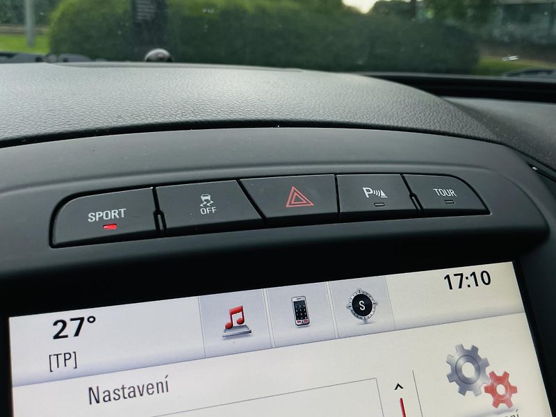 Opel Insignia 2.0CDT 4x4 AUT KAMERA SERVISKA - fotka 41 z 46