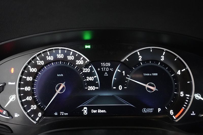 BMW Řada 5 520D TOURING XDRIVE STEPTRONIC - fotka 21 z 29