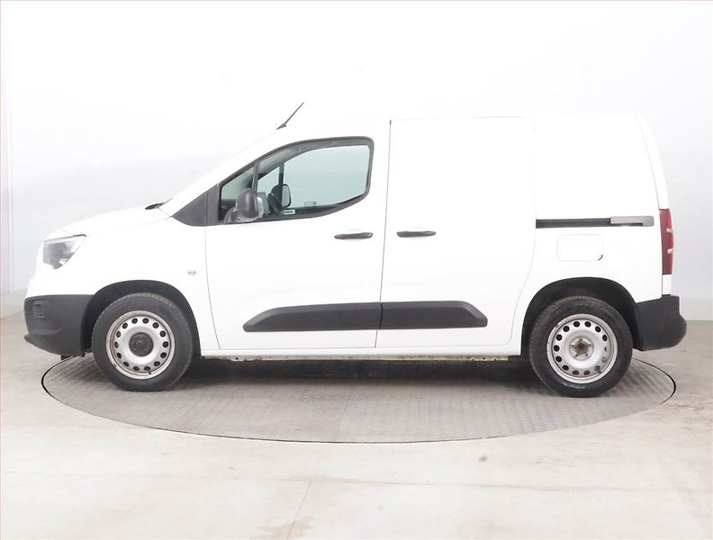 Opel Combo (2022) 1.5 CDTI, 3Místa, ČR, 1Maj - fotka 3 z 17