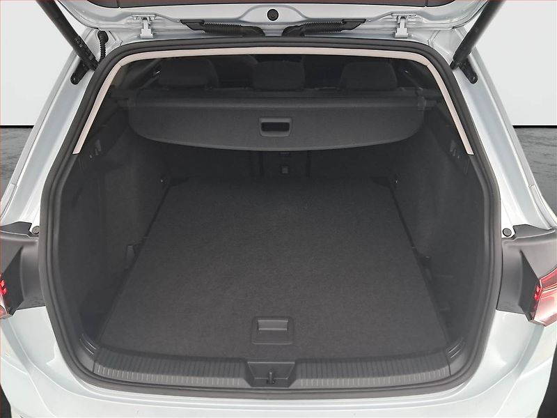 Volkswagen Golf (2025) Life 1.5 TSI - fotka 13 z 18