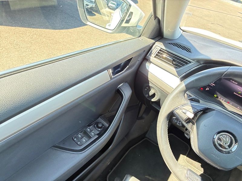 Škoda Superb (2022) L&K 2.0TDI 110kW DSG CZ DPH - fotka 11 z 11