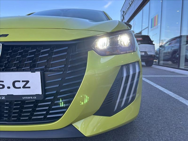 Peugeot 208 1,2 PureTech  Active-Manuál 5k - fotka 9 z 19