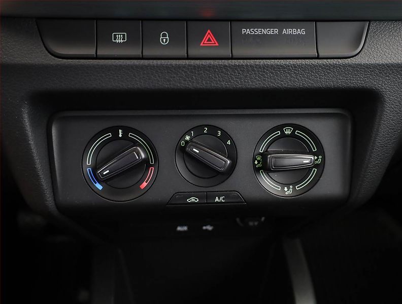 Škoda Fabia (2015) Ambition 1.0, Serv.kniha - fotka 10 z 16