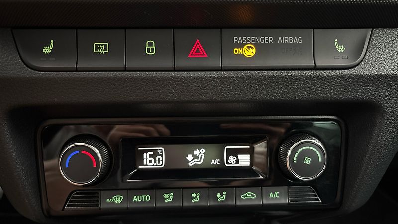 Škoda Fabia 1.0 TSI Ambition Combi - fotka 13 z 24