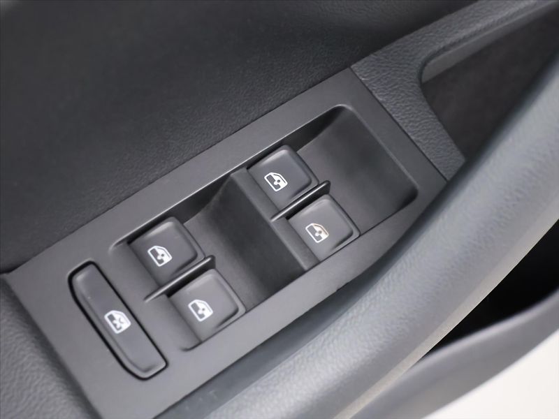 Škoda Octavia 2,0 TDI 135kW RS CZ Tažné - fotka 14 z 30