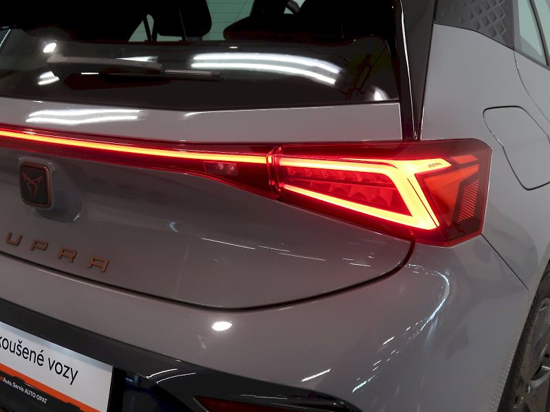 Cupra Born (2023) ELECTRIC 150KW / 62kWh ALU18 - fotka 32 z 35