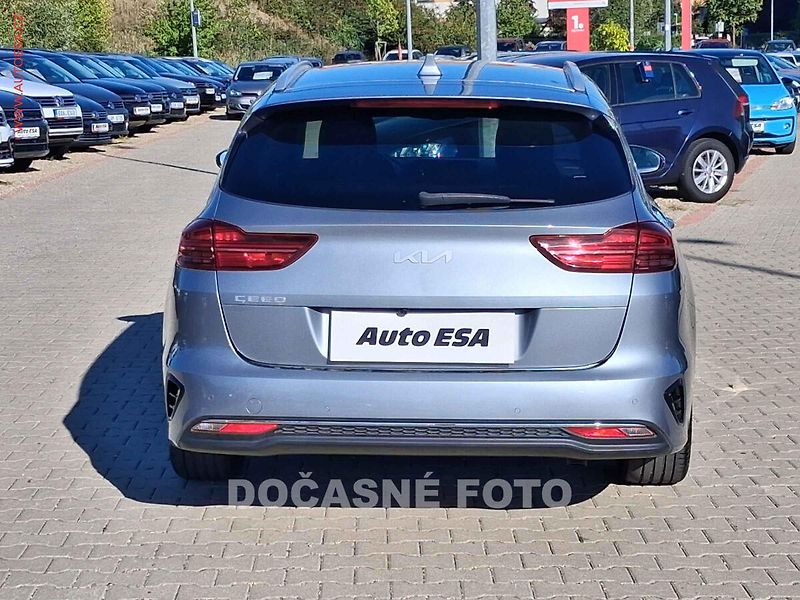 Kia Ceed (2022) 1.5 TGDi, 1.maj,ČR, TOP - fotka 5 z 18