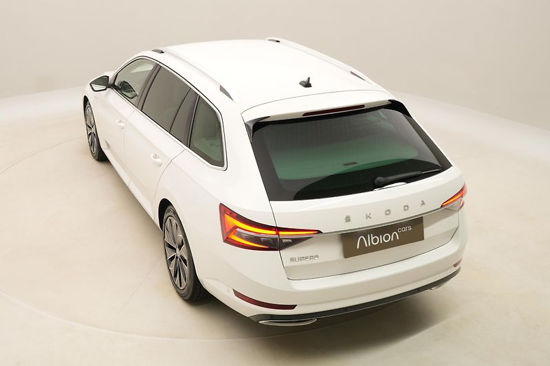 Škoda Superb COMBI 2.0TDI L&K DSG CZ - fotka 17 z 64