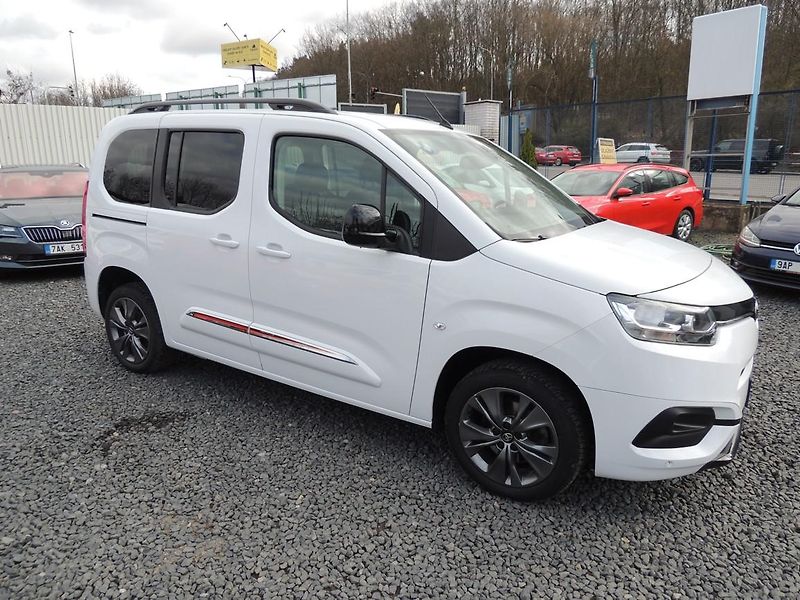 Toyota ProAce City Verso (2023) 1.2T,81kw,Family,7míst,1maj.ČR - fotka 3 z 76