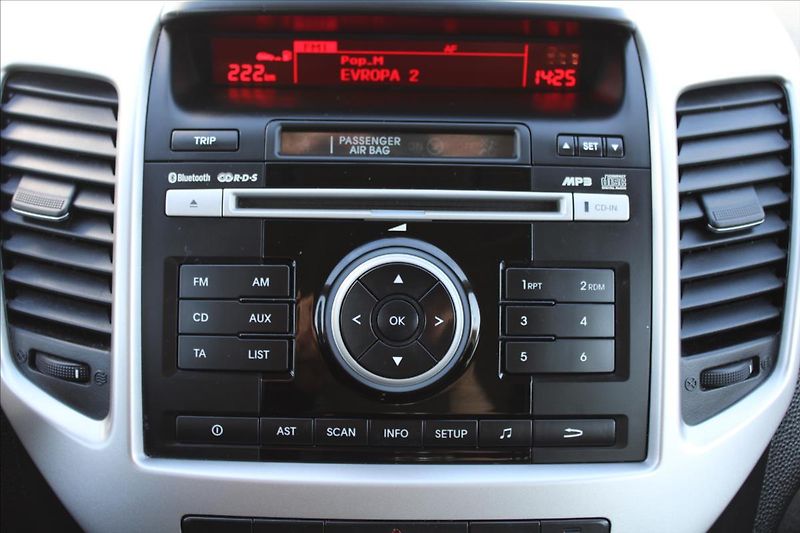 Kia Venga 1,4 i  NOVÉ V ČR,76TKM - fotka 11 z 21