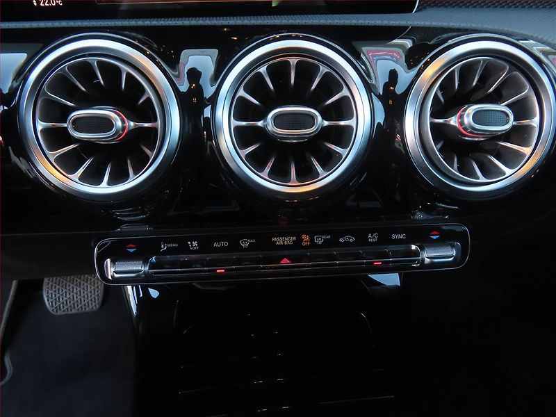 Mercedes-Benz CLA (2020) 200 d - fotka 25 z 28
