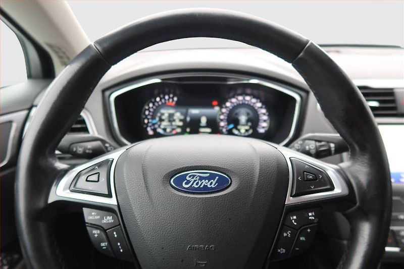 Ford Mondeo (2019) 2.0 EcoBlue, Automat, Navi - fotka 17 z 21