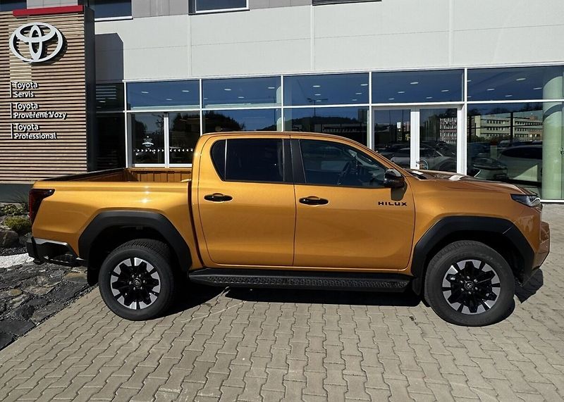 Toyota Hilux 2.8L Diesel 4x4 MHEV 48V AT6 - fotka 7 z 11