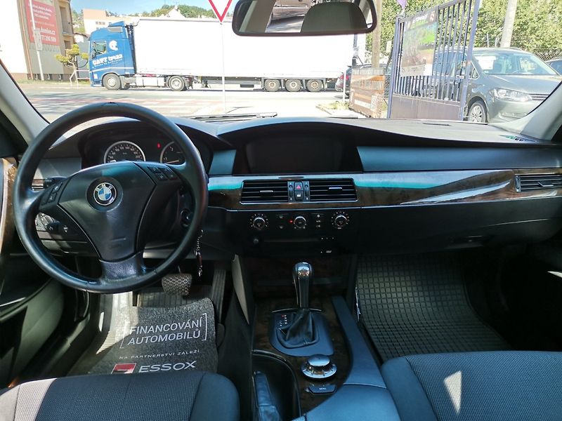 BMW Řada 5 (2005) 3.0d 160kw M57 Automat - fotka 10 z 27