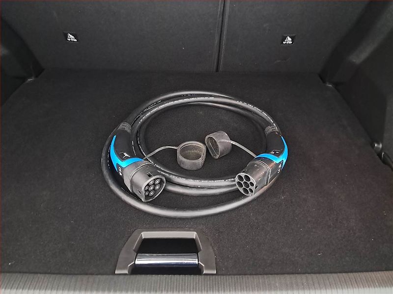 Peugeot 2008 (2023) Allure 50 kWh - fotka 19 z 19