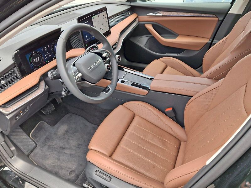 Škoda Superb (2026) iV L&K DSG 1,5TSi 150kW - fotka 6 z 35