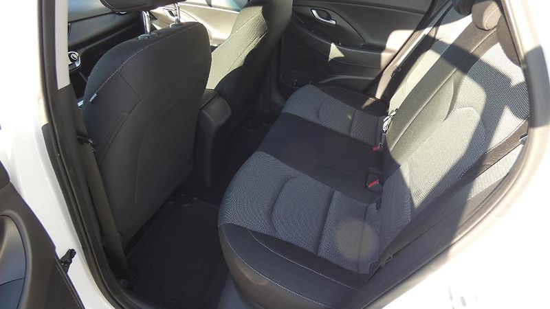 Hyundai i30 Kombi 1,0 T-GDI Trikolor - fotka 20 z 23