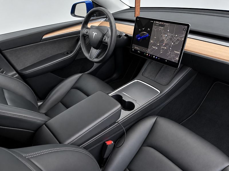 Tesla Model Y (2022) Long Dual Motor AWD-FSD-2022 - fotka 14 z 21