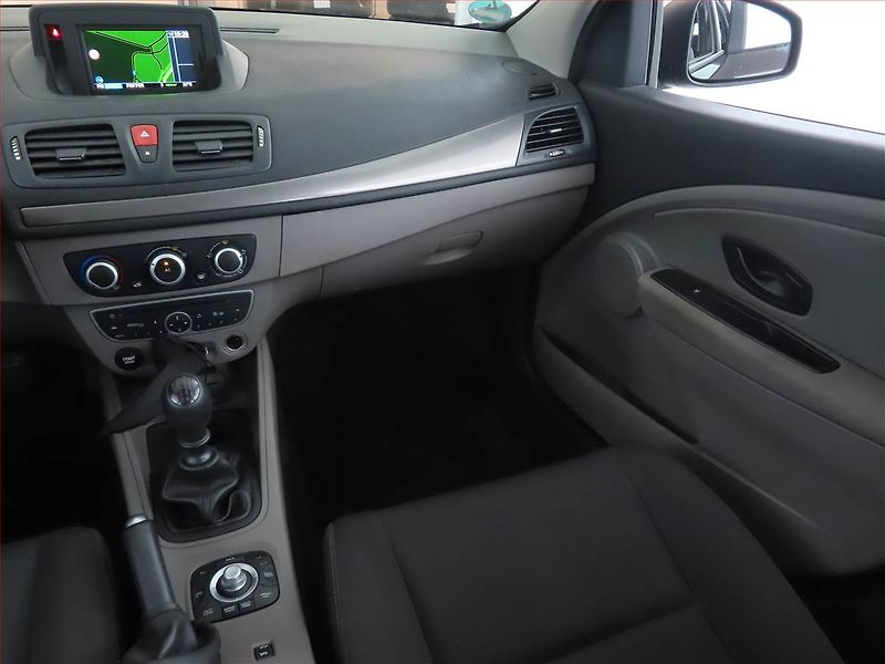 Renault Mégane (2012) 1.6 16V, Serv.kniha, Navi - fotka 8 z 15