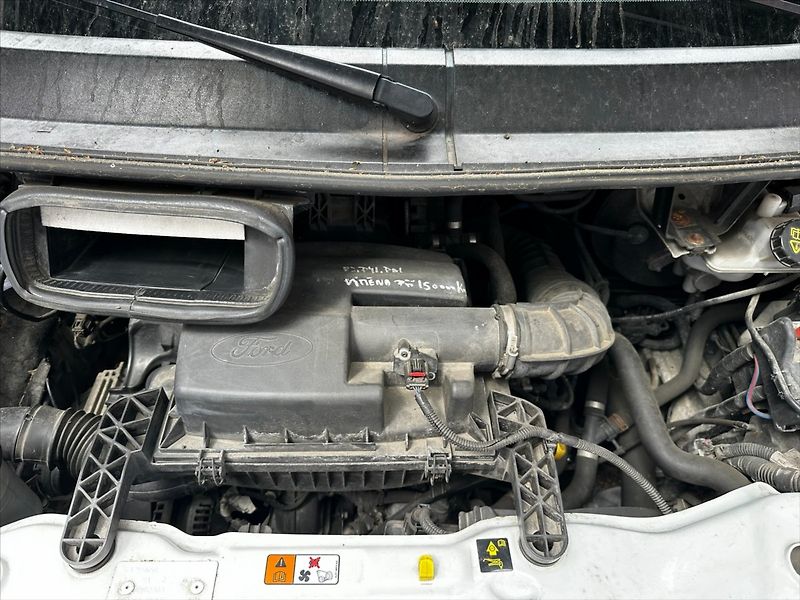 Ford Transit 2.2 TDCi 74kW 9 míst L1H1 - fotka 33 z 36