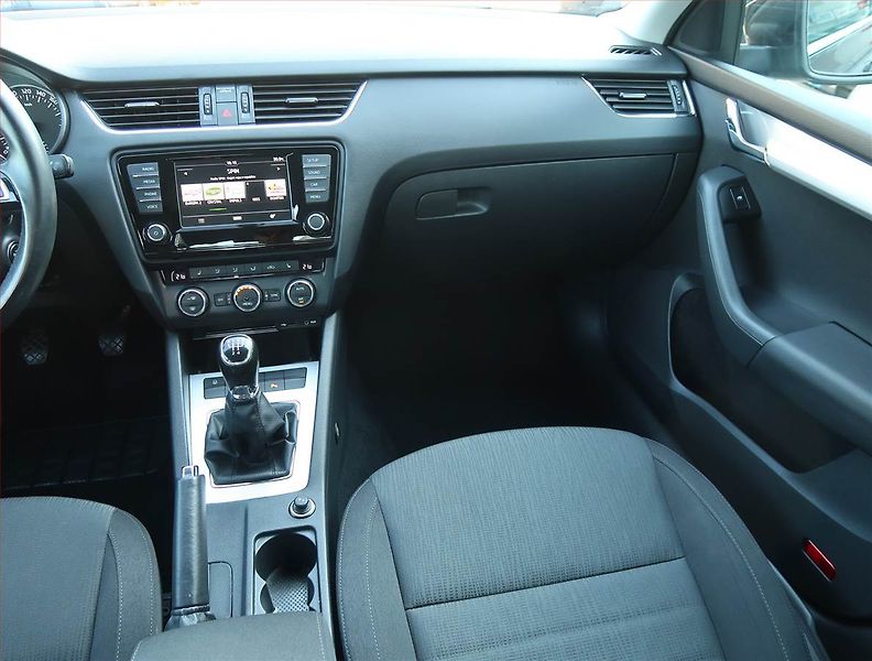Škoda Octavia (2016) Style 1.6 TDI, Serv.kniha - fotka 8 z 13