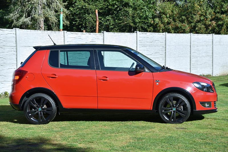 Škoda Fabia 1.2 TSi MONTE CARLO,KLIMA,TEMP - fotka 2 z 43
