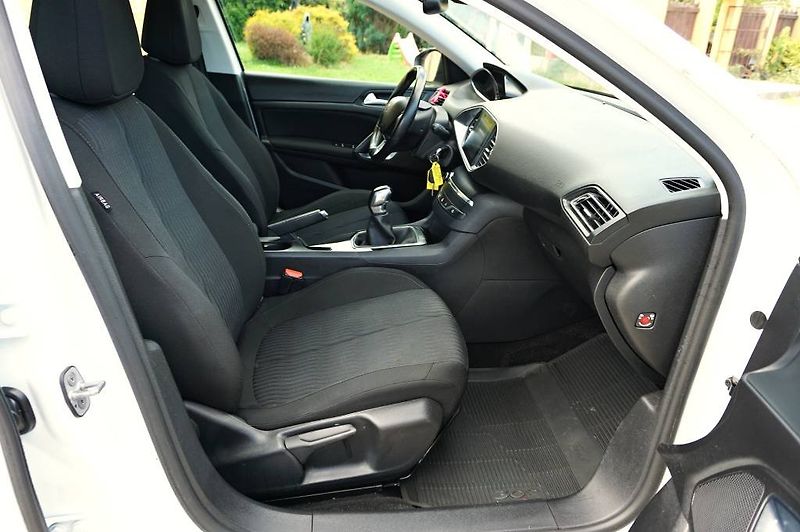 Peugeot 308 (2016) 308 ACTIVE 1,2 PT 81 kW - fotka 18 z 46
