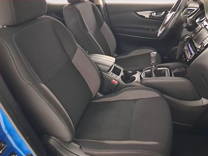 Nissan Qashqai (2021) 1.3 DIG-T - fotka 9 z 20