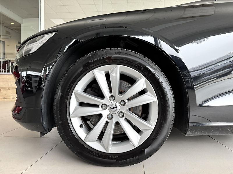Volvo V60 B3 AUT*120kW*KeyLess*LED*Kamer - fotka 34 z 35
